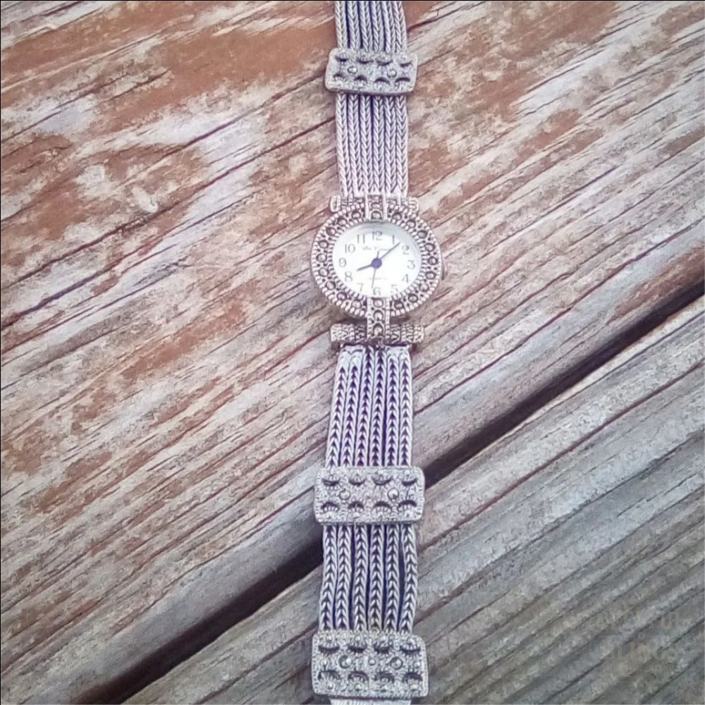 De Vons Vintage Silver-Tone Bracelet Watch 0.5